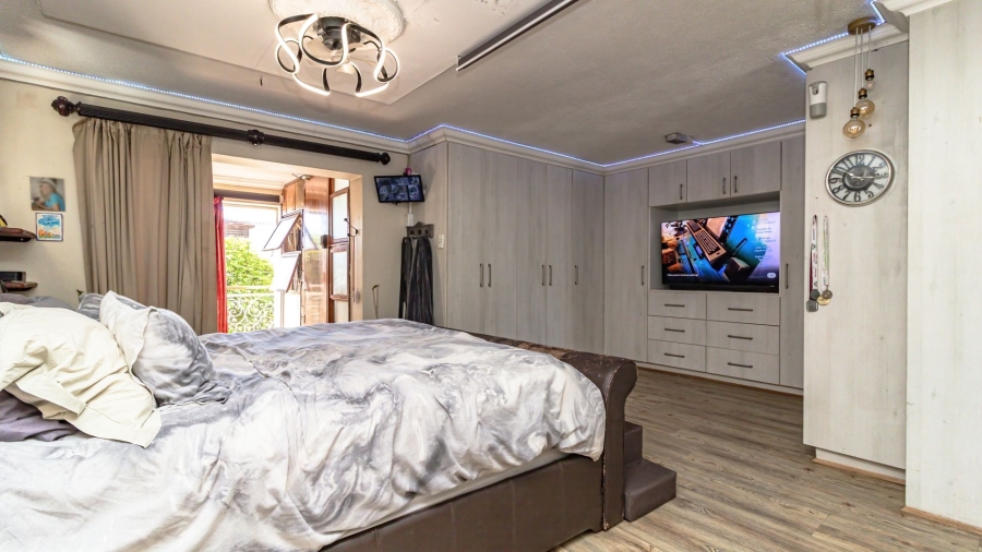 5 Bedroom Property for Sale in Bettys Bay Western Cape